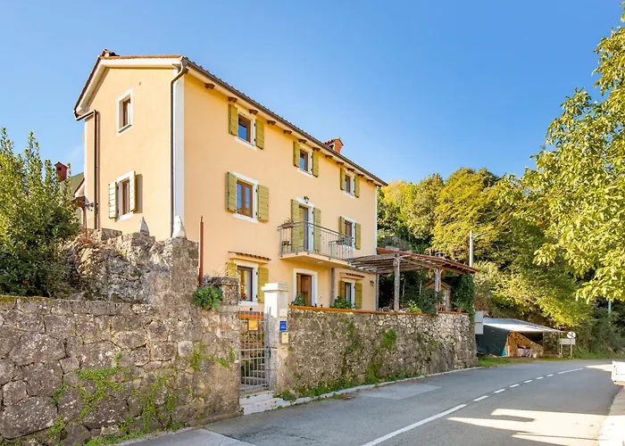 Anamaria Rustic Apartments