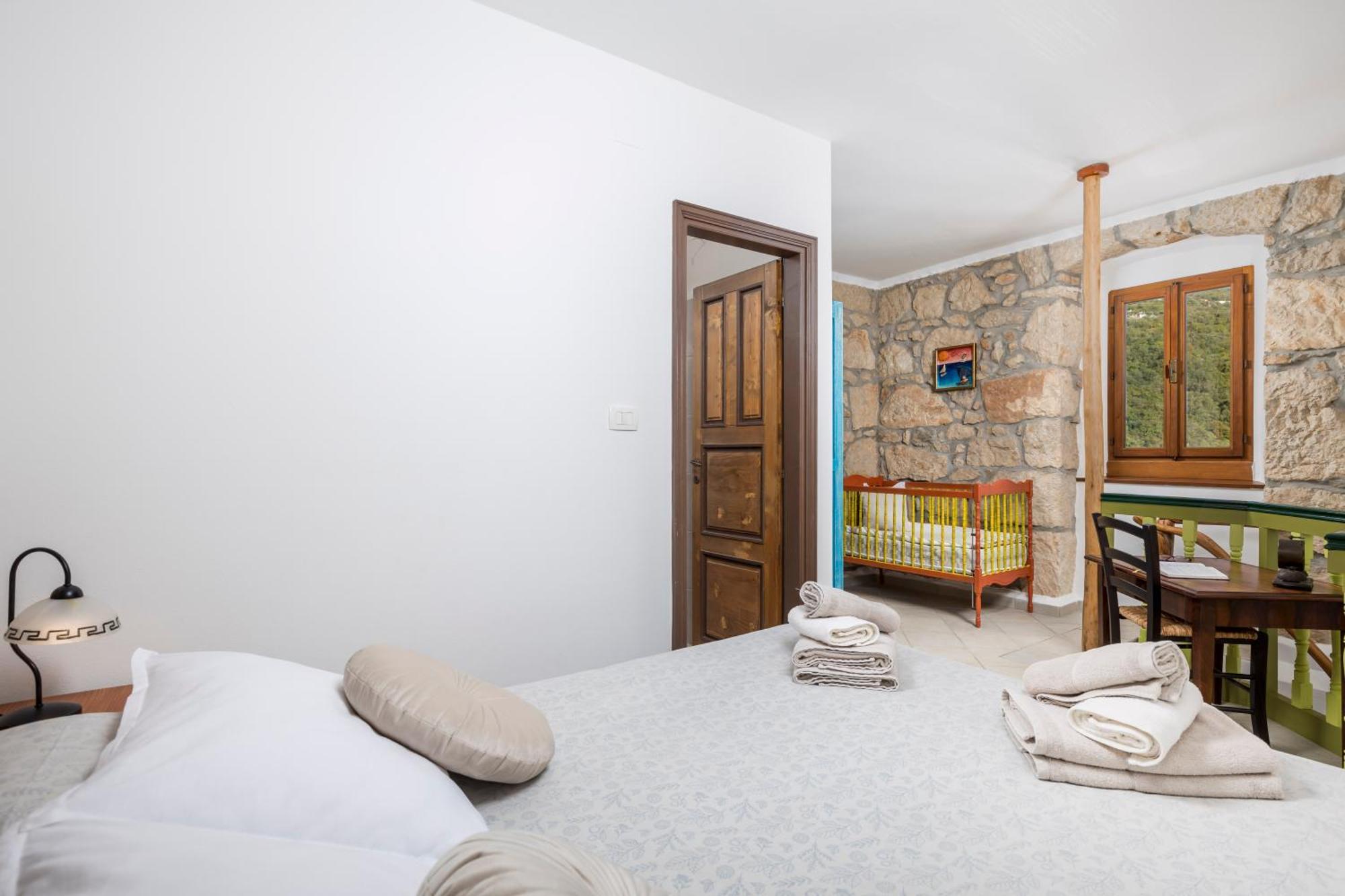 Anamaria Rustic *